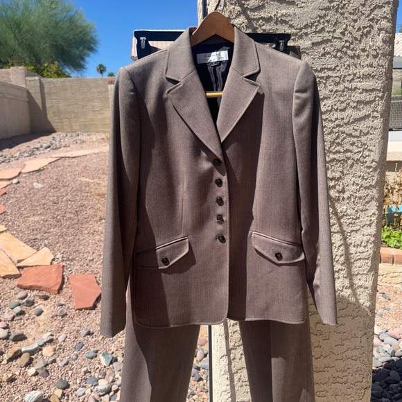 TAHARI Light Brown Tan Classic Wide Leg Pant Suit 10 EUC